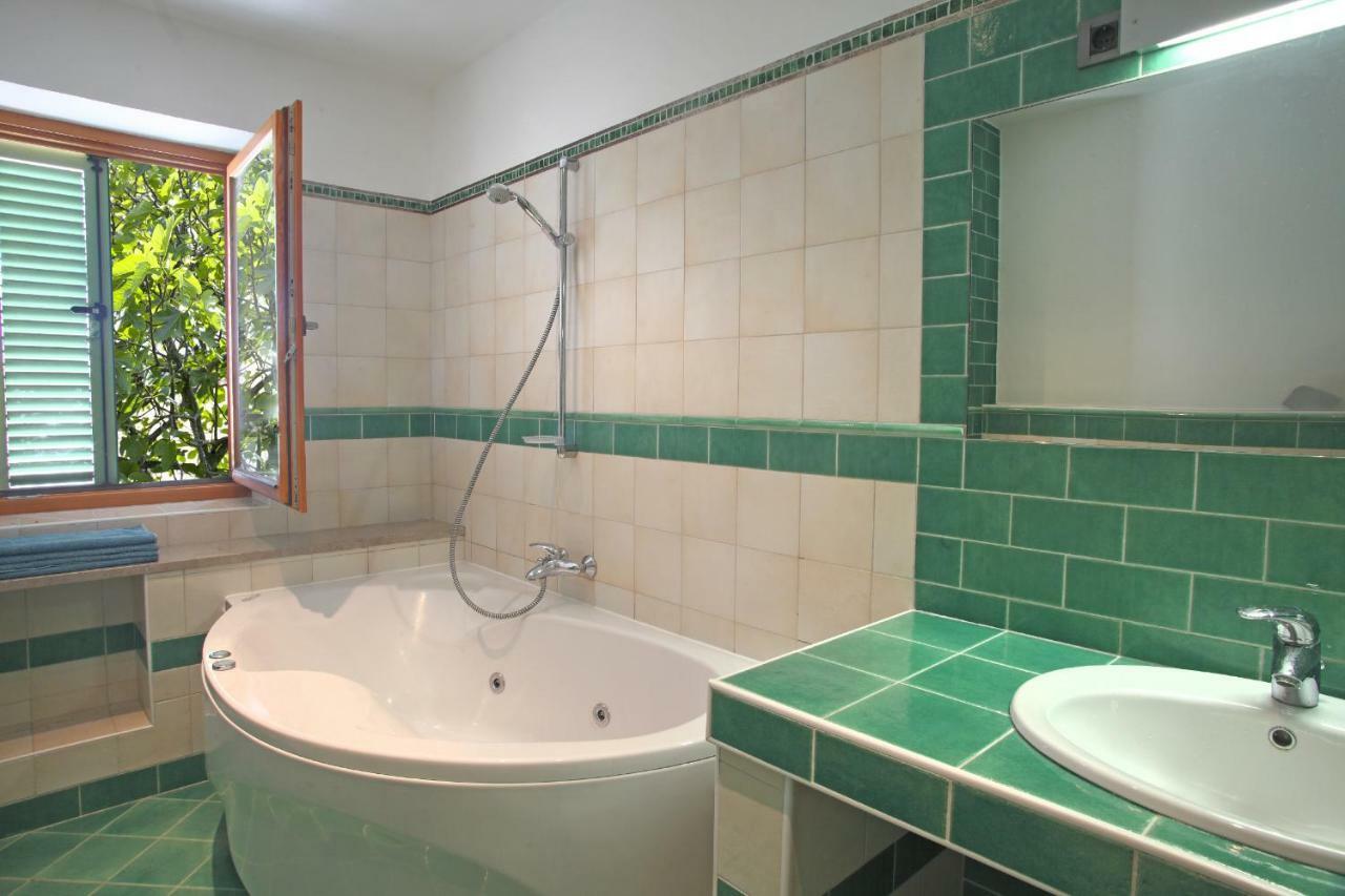 Spacious Villa In Parecag With A Swimming Pool Sečovlje Extérieur photo